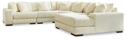 Lindyn Sectional