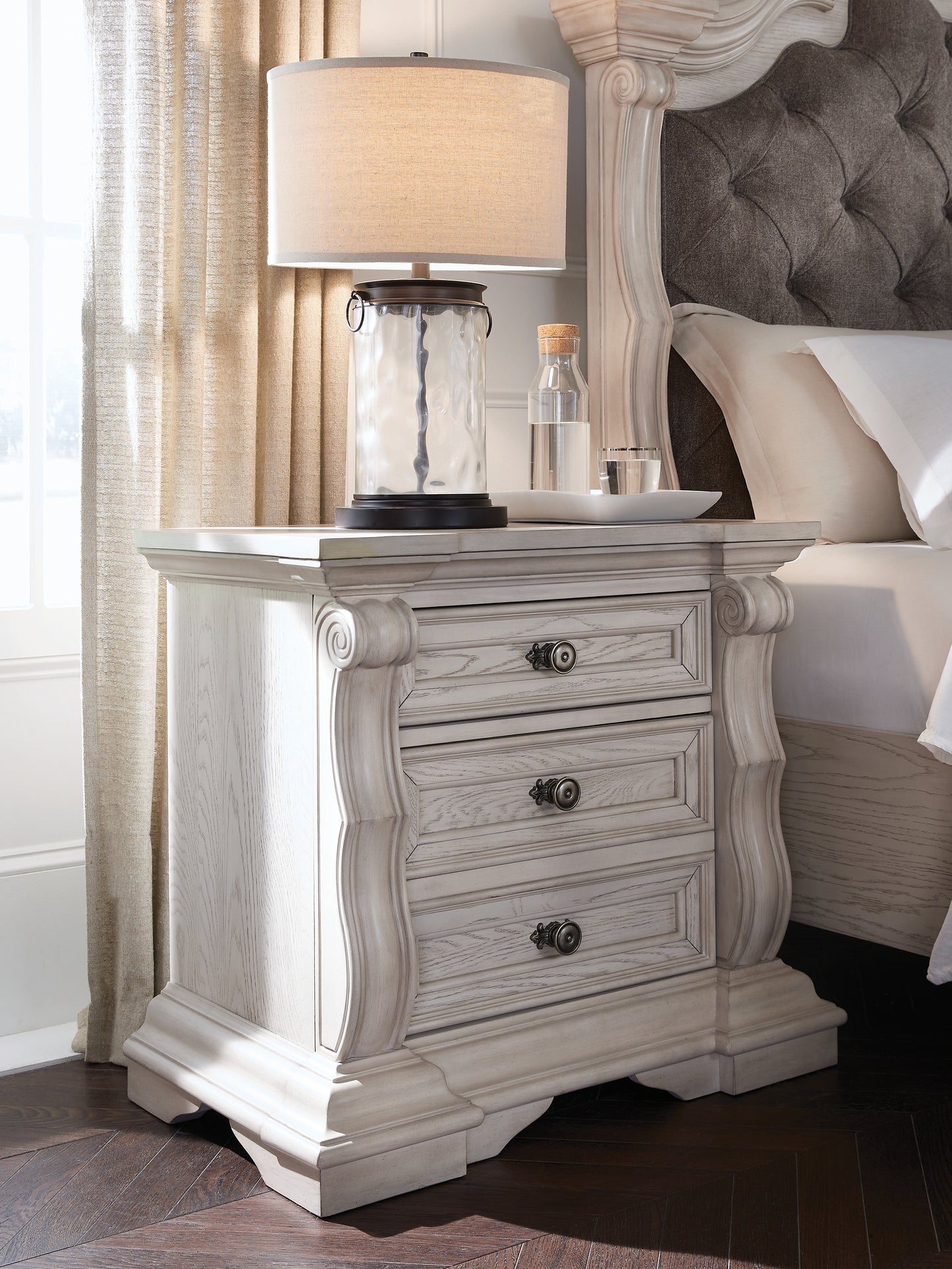 Pines Furniture Outlet - Ashley Furniture - Bruchandi Bedroom - Dresser and Mirror / Antique White - PCB948B1