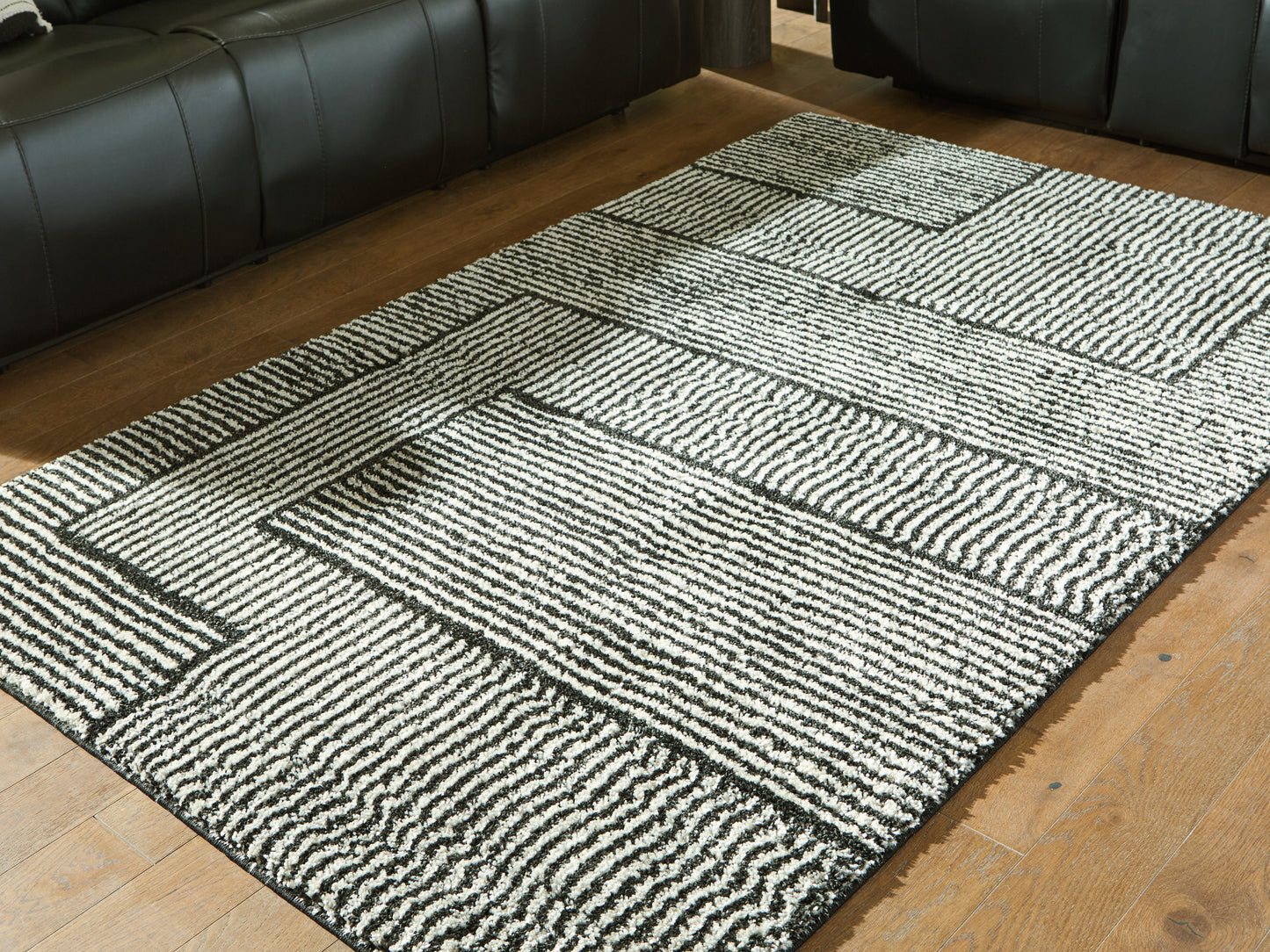 Pines Furniture Outlet - Ashley Furniture - Kurtmen Rug - 5' x 7' Area Rug / Black/Ivory - R407592