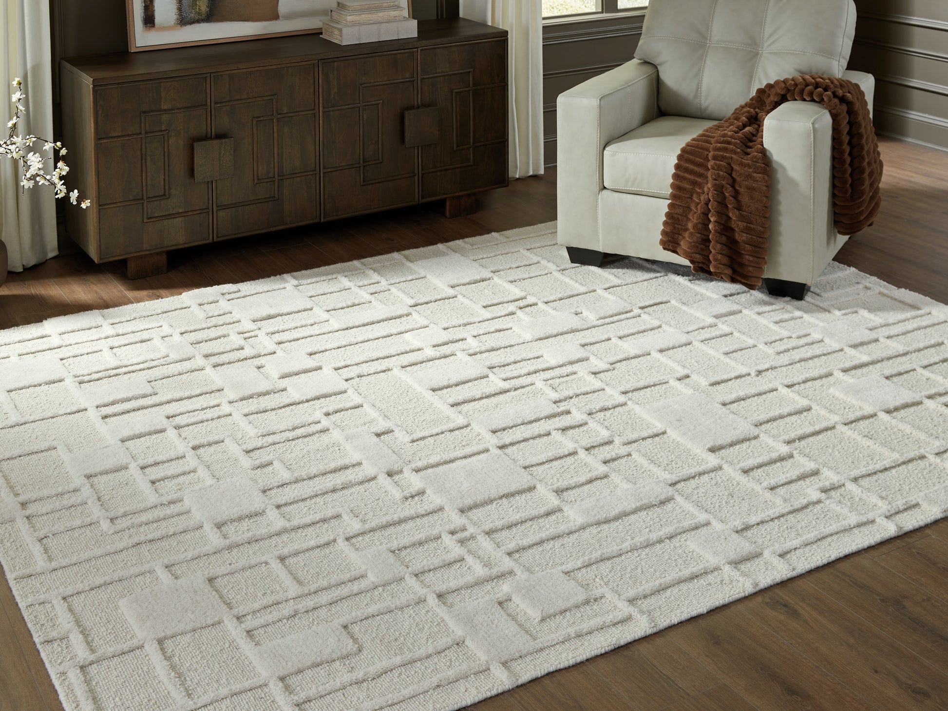 Pines Furniture Outlet - Ashley Furniture - Empriss Rug - 7'8" x 10' Area Rug / Ivory - R407621